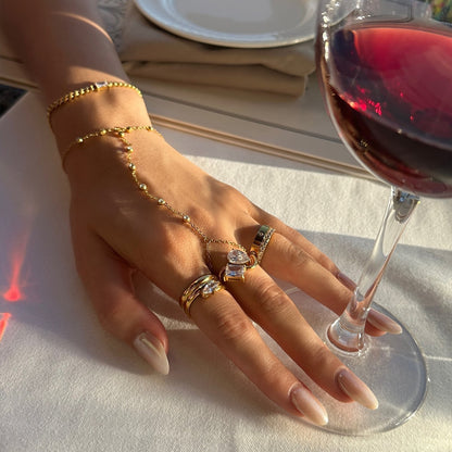 Amoura handkedja