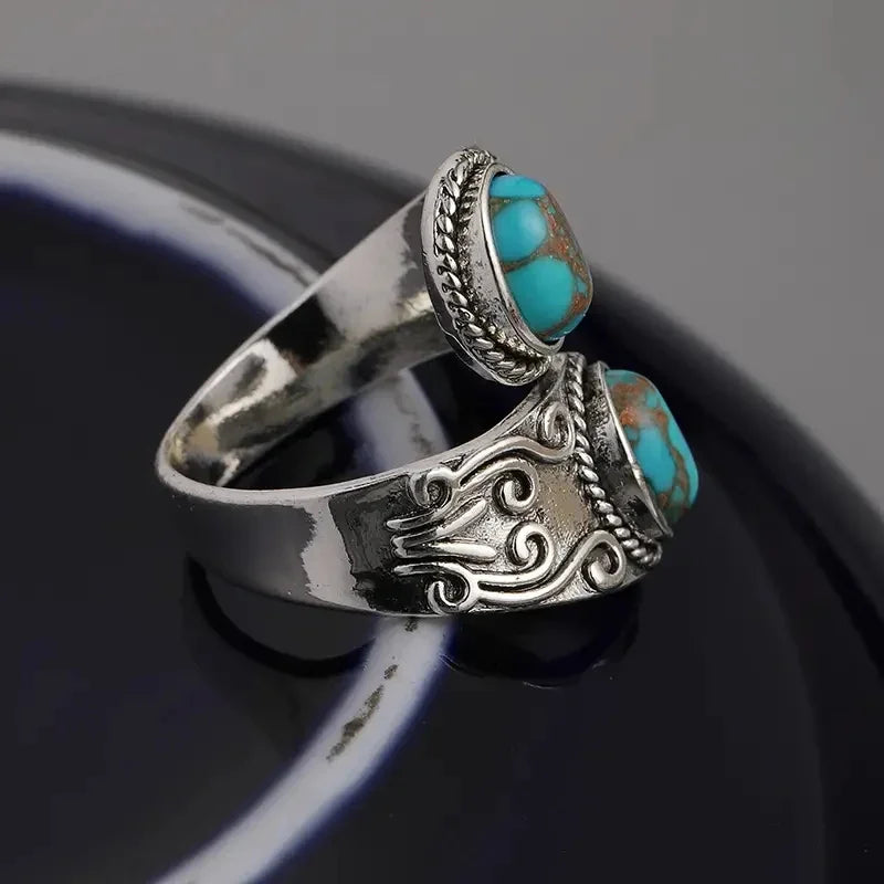 Elegant vintage-ring med turkos och korsmönster