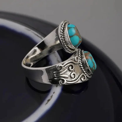 Elegant vintage-ring med turkos och korsmönster