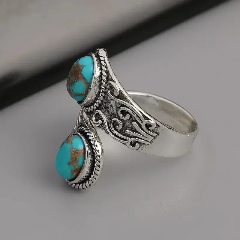 Elegant vintage-ring med turkos och korsmönster