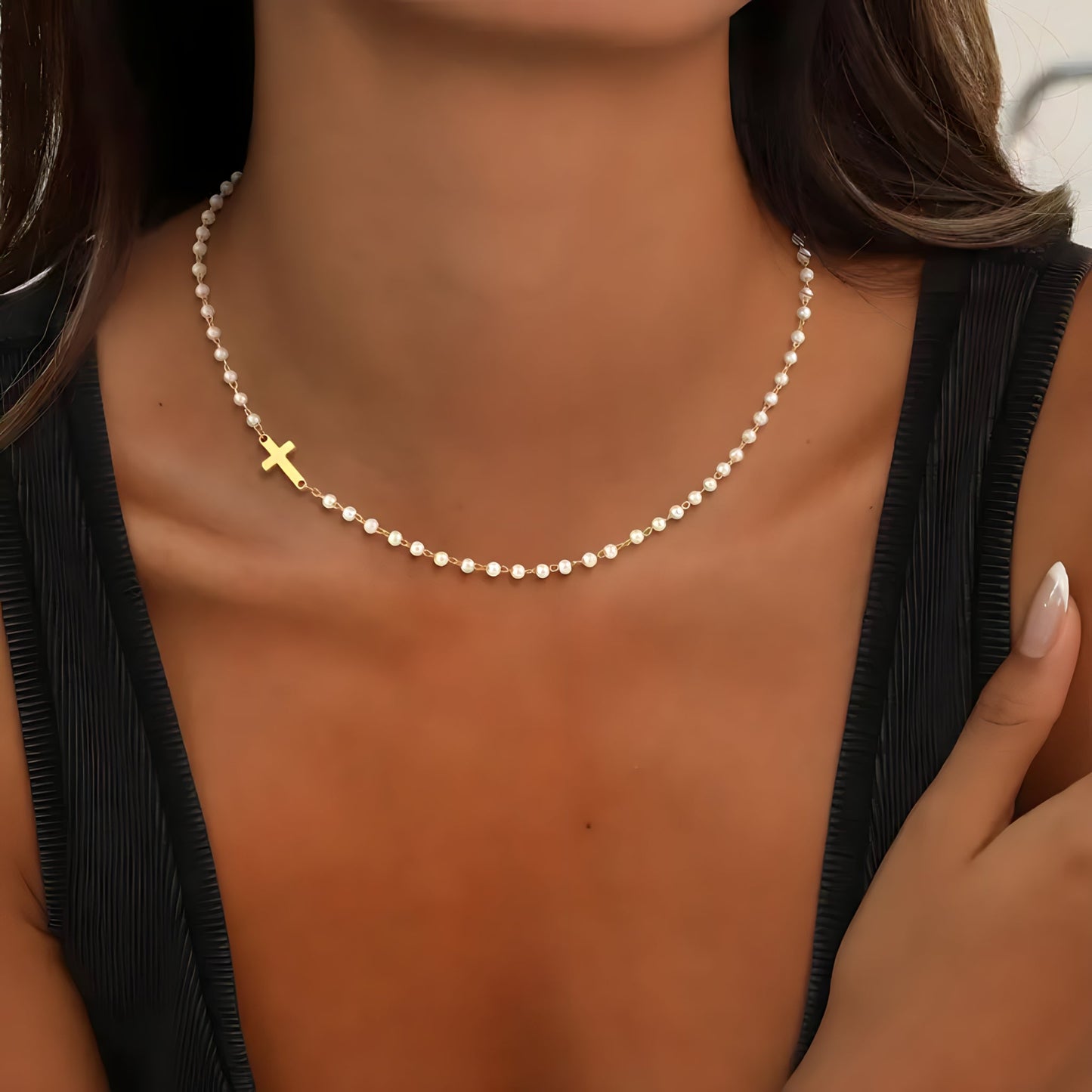 Halsband med kors och pärlor